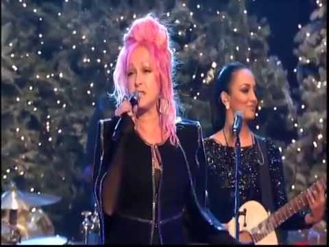 Cyndi Lauper - Hard Candy Christmas видео (клип)