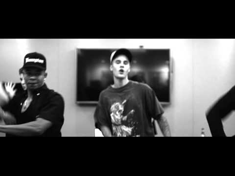 Skrillex, Diplo, Jack Ü, Justin Bieber - Where Are Ü Now LIVE (with Justin Bieber) видео (клип)